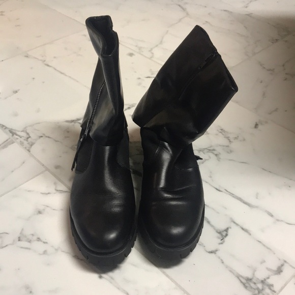 Selling my shoes - Picture 2 of 2